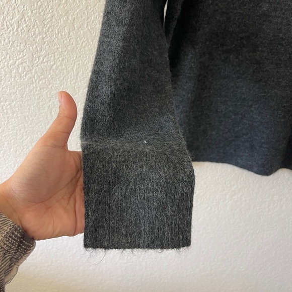 BIN#23 - 1901 Kid’s XL(14/16) Gray Sequined Pullover Sweater - Picture 4 of 6